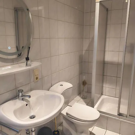 - Haus Hubertus